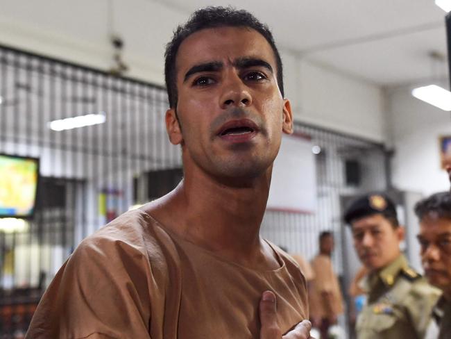 TOPSHOT - Hakeem al-Araibi, a Bahraini refugee and Australian resident, is escorted to a courtroom in Bangkok on February 4, 2019. - Hakeem al-Araibi, who was detained by Thai immigration authorities in late November 2018 after arriving in Bangkok for a vacation with his wife, fears torture and even death if he is returned to his homeland. (Photo by Lillian SUWANRUMPHA / AFP)