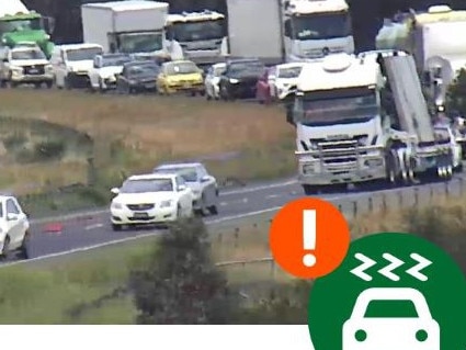 A broken down truck has caused the right lane of the Hume Freeway to close outbound before Cooper St. Picture: Supplied/VicTraffic.