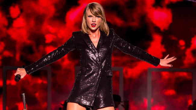 BATON ROUGE, LA - MAY 22: Taylor Swift performs on stage during 