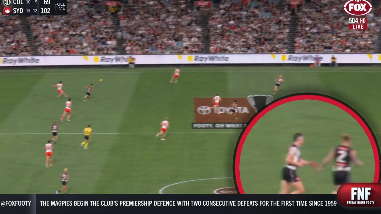 Brayden Maynard and Jordan De Goey share a high-five. Photo: Fox Footy.