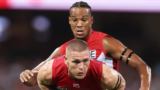 SYDNEY, AUSTRALIA - MARCH 07:  Adam Tomlinson of the Demons handles the ball during the Opening Round AFL match between Sydney Swans and Melbourne Demons at SCG, on March 07, 2024, in Sydney, Australia. (Photo by Matt King/AFL Photos/Getty Images)