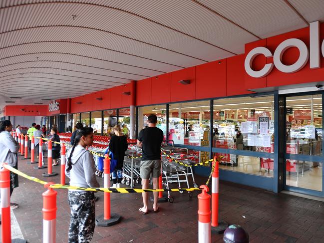 Shoppers are seen waiting outside a Coles supermarket at Firle in Adelaide, Monday, April 6, 2020. The Australian Government has announced even tighter restrictions around social gatherings, and boosted stimulus spending, in attempts to fight off the coronavirus and it's affects on the economy. (AAP Image/David Mariuz) NO ARCHIVING