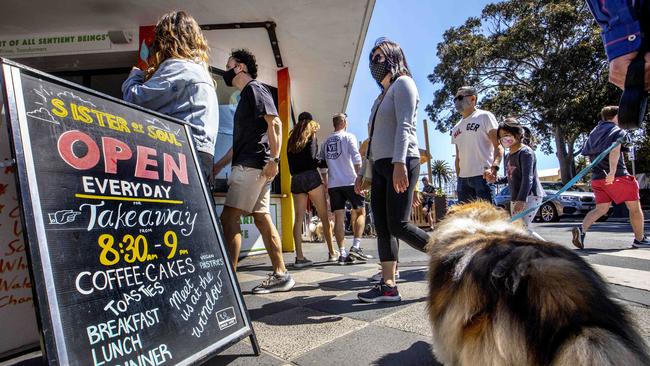 Melburnians flocked to St Kilda’s Acland St on Sunday afternoon. Picture: NCA NewsWire/David Geraghty