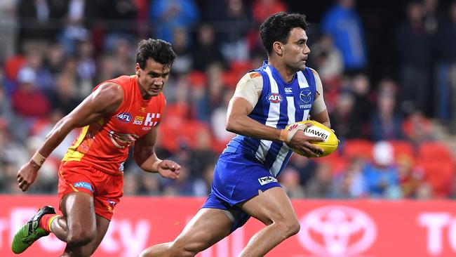 Lindsay Thomas, in action for the Kangaroos in 2017, will play for PHOS Camden in the Adelaide Footy League. Picture: AAP/Dave Hunt