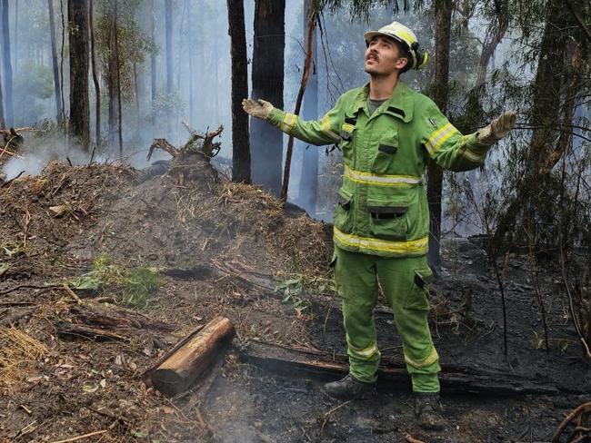 Brodie Leticq from Forest Fire Management Victoria's Heyfield rappell crew pictured at the Briagolong fire. Picture credit FFMVic