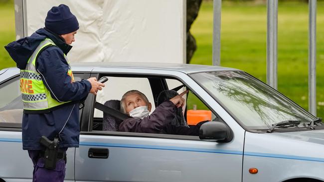 Albury border crossing roadblock in Wodonga Place, Albury on Friday. Picture: NCA NewsWire/Simon Dallinger