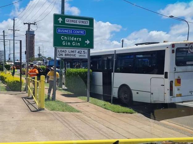 A bus with 26 passengers has crashed into a power poll at a busy Bundaberg intersection.