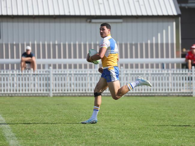 Phoenix Tauasa for Patrician Brothers breaks away to score a try. Picture: Tim Hunter.