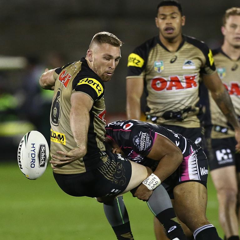 Bryce Cartwright threw plenty of these sneaky offloads in 2016. Picture: AAP Image/David Rowland