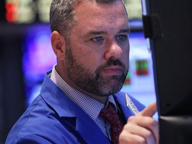 NEW YORK, NY - MAY 26: Traders work on the floor of the New York Stock Exchange (NYSE) on May 26, 2015 in New York City. Following a sharp increase in the price of the dollar, U.S. stocks dropped on Tuesday with the Dow closing down 200 points. Spencer Platt/Getty Images/AFP == FOR NEWSPAPERS, INTERNET, TELCOS & TELEVISION USE ONLY ==