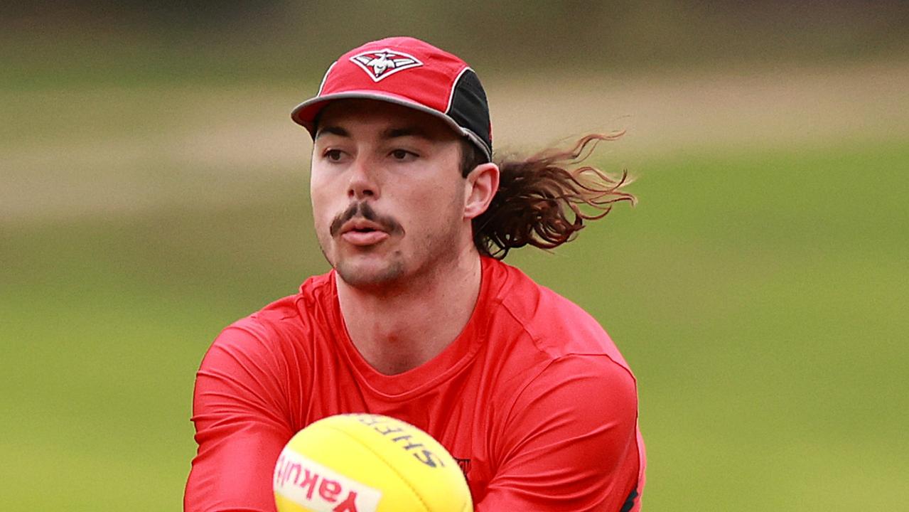 Essendon ruckman Sam Draper will immediately return to the AFL side if he is passed fit after knee surgery, according to coach Brad Scott. Picture: Kelly Defina / Getty Images