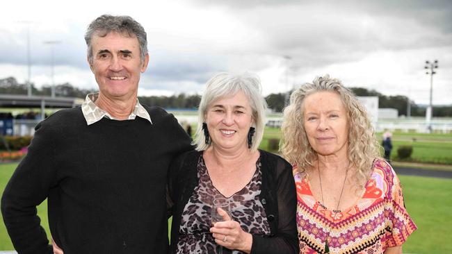 Nick and Lynne Johson with Rose Winder at the Noosa Cup Race Day. Picture: Patrick Woods.