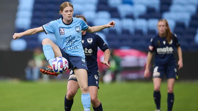 Cortnee Vine of Sydney FC controls