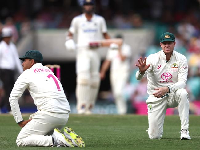 Steve Smith (R) apologies for grassing a crucial catch late on day two. Picture: David Gray/AFP