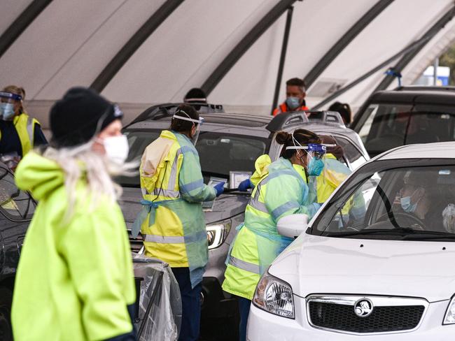 Cars lined up at Bondi Beach’s drive-through Covid-19 testing centre. Picture: NCA NewsWire / Flavio Brancaleone