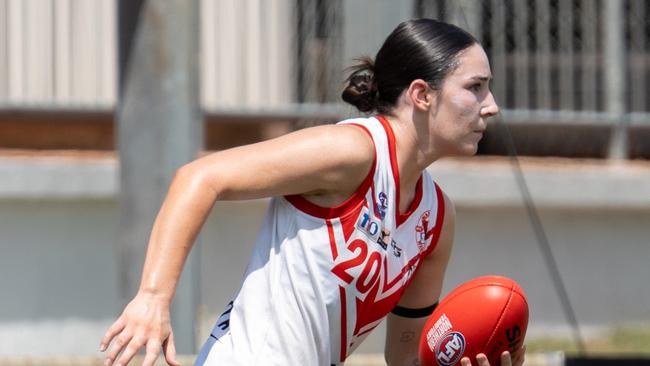 Ruby O'Dwyer playing for Waratah in the 2024-25 NTFL season. Picture: Tymunna Clements / AFLNT Media