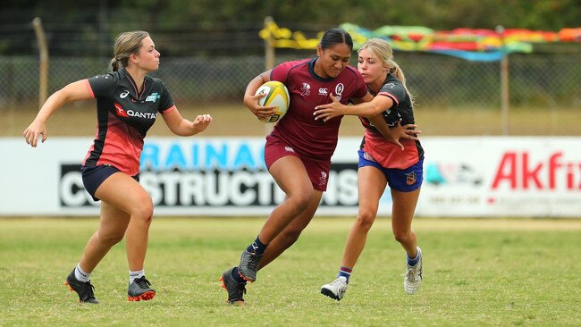 Mercedez Taulelei-Siala plays on the wing.