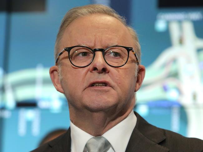 PERTH, AUSTRALIA - NewsWire Photos - June 3rd 2025: The Prime Minister, Anthony Albanese, in Perth today with Premier Roger Cook, Minister Catherine King and WA Minister Rita Saffioti, announcing upgrades to the Kwinana Freeway; Main Roads Dept, Perth, WA. Picture: NewsWire/Philip Gostelow