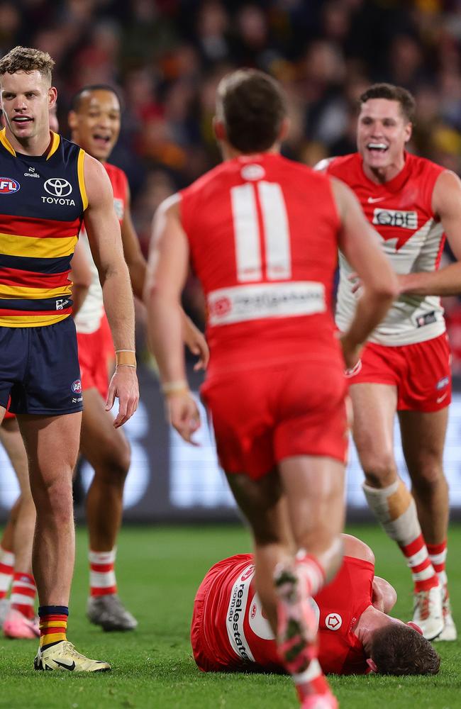 Mitchell Hinge got sucked in. Photo by Sarah Reed/AFL Photos via Getty Images.