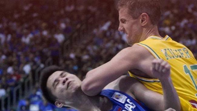 Daniel Kickert nails Roger Pogoy with a huge elbow. Picture: FIBA Telecast