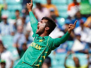 Pakistan's Mohammad Amir celebrates taking the wicket of India's Rohit Sharma, lbw for 0 during the ICC Champions Trophy final cricket match between India and Pakistan at The Oval in London on June 18, 2017. Title-holders India were set a target of 339 to win the Champions Trophy final against Pakistan at The Oval on Sunday. / AFP PHOTO / Ian KINGTON / RESTRICTED TO EDITORIAL USE