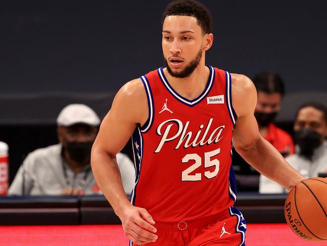 TAMPA, FLORIDA - FEBRUARY 21: Ben Simmons #25 of the Philadelphia 76ers brings the ball up the floor during a game against the Toronto Raptors at Amalie Arena on February 21, 2021 in Tampa, Florida. (Photo by Mike Ehrmann/Getty Images) NOTE TO USER: User expressly acknowledges and agrees that, by downloading and or using this photograph, User is consenting to the terms and conditions of the Getty Images License Agreement.