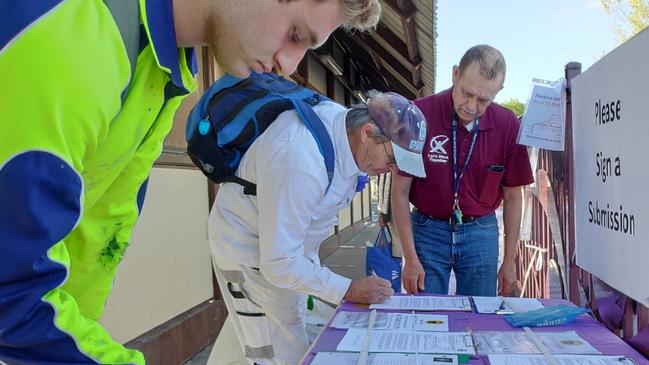 Residents and commuters signing petitions to be submitted to the parliamentary inquiry.