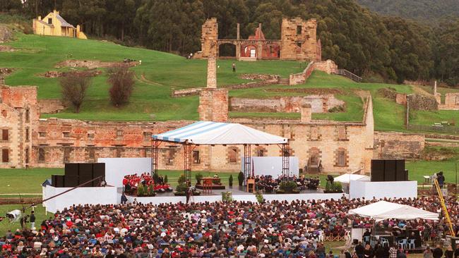 Crowd at Port Arthur shooting massacre memorial service at Port Arthur.