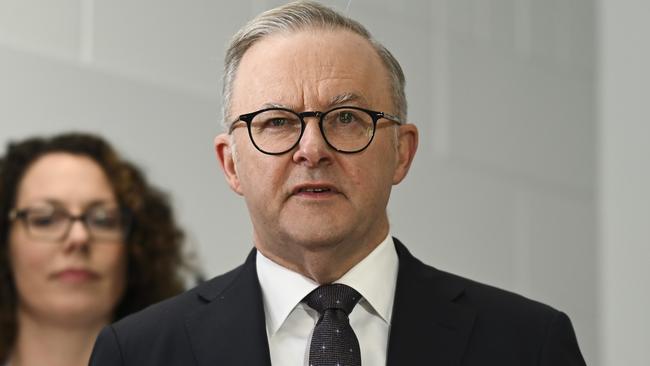 CANBERRA, AUSTRALIA, NewsWire Photos. OCTOBER 17, 2023: The Prime Minister, Anthony Albanese, ACT Chief Minister Andrew Barr, Minister for Skills and Training Brendan O'Connor and Alicia Payne MP visiting the Canberra Institute of Technology in Fyshwick.. Picture: NCA NewsWire / Martin Ollman