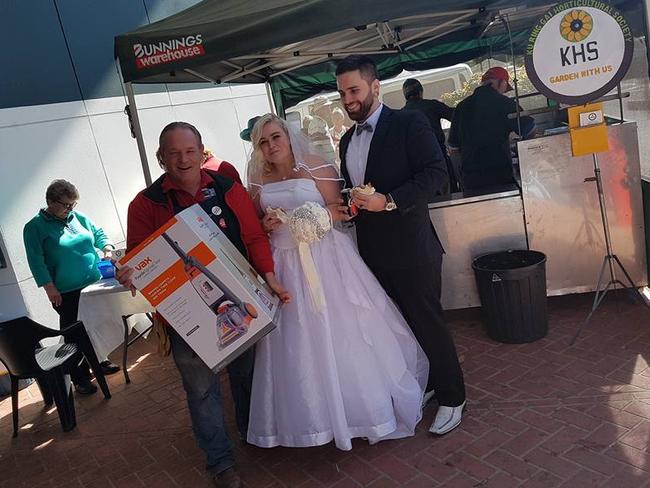 The couple get a free carpet cleaner from a Bunnings staff member. Picture: Facebook