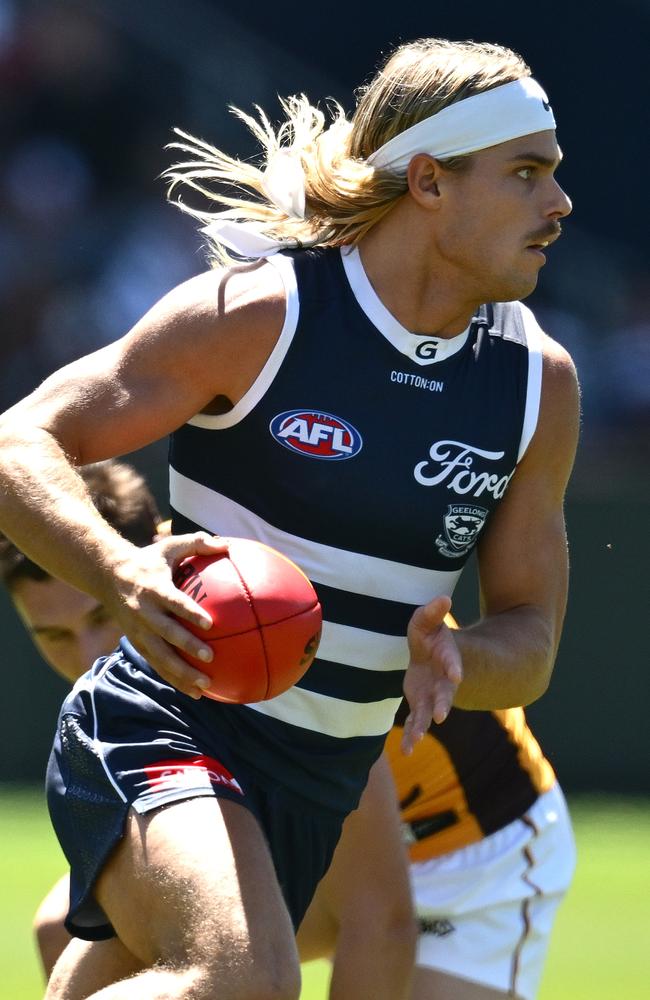 Bailey Smith in action for Geelong. Picture: Quinn Rooney/Getty Images.