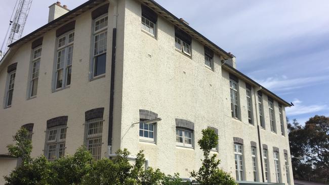 Bondi Public School parents want the top floor of this building, currently being used by the department, to be used for classrooms.