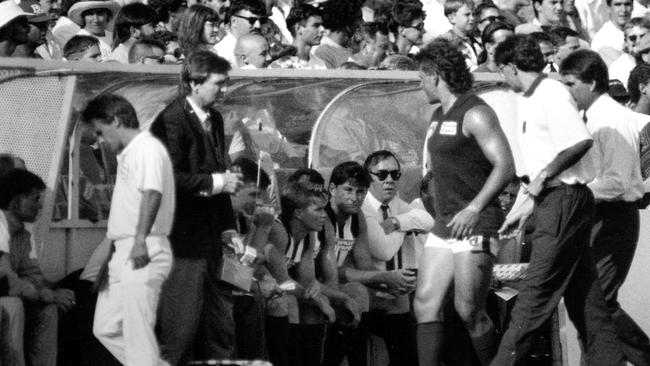 Jakovich exchanges words with the Collingwood interchange bench during a pre-season match in 1993.