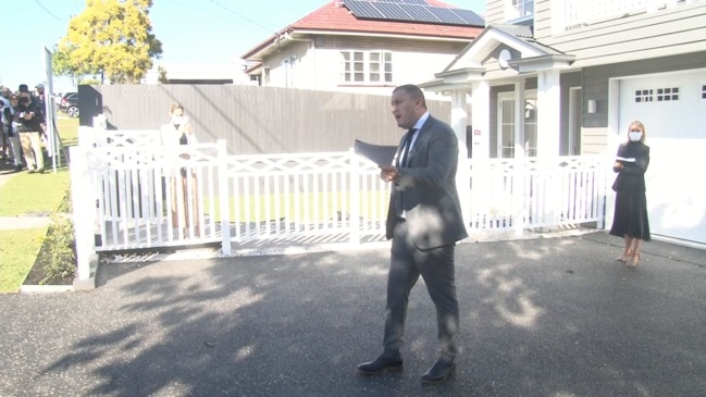 Replay: Brisbane house auctions - 32 Dykes Street, Mount Gravatt East