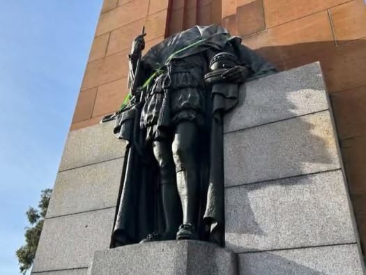 King George’s statue, minus its head, and King’s Domain in Melbourne.