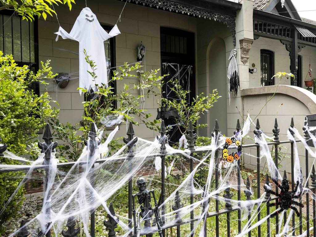 Aussie’s have decked out their homes with Halloween gear. Picture: NCA NewsWIRE / Monique Harmer