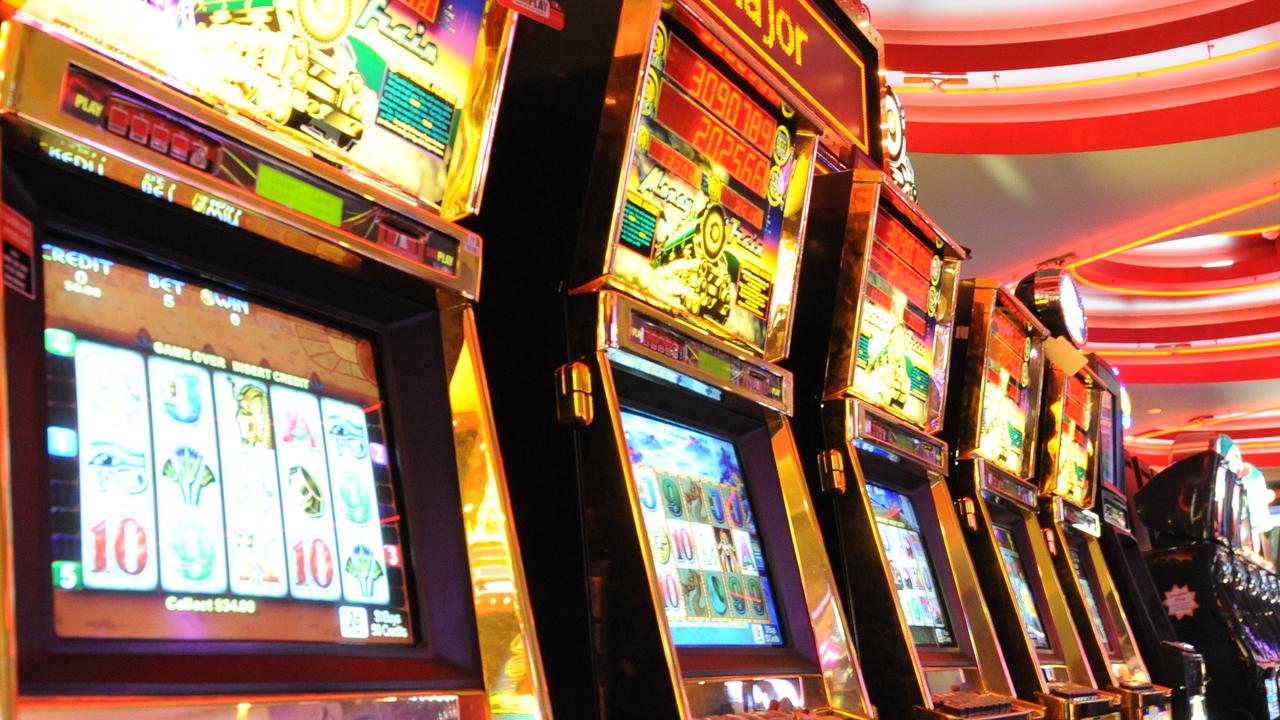 Dylan Curtis of St Clair pleads guilty over pokies room attack at Red ...