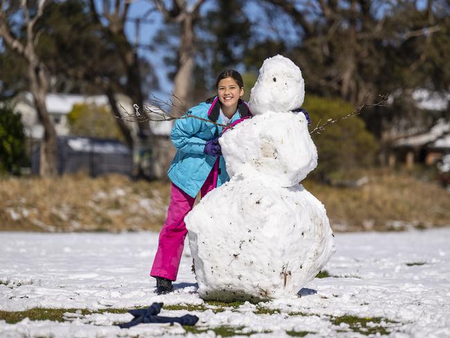 Snow has fallen across the Blue Mountains overnight. Georgie Putra. Katoomba. Picture Simon Carter