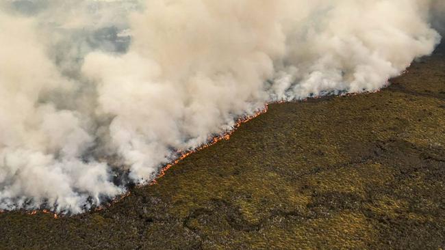                         <s1>The fire front keeps moving in the state’s remote South-West wilderness. </s1>                        <s1/>                        <source>Picture: NSW RURAL FIRE SERVICE/ANDREW MACDONALD</source>                     