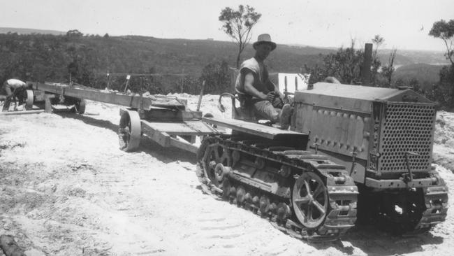 The Pymble-Warringah Main under construction. Photo Manly, Warringah and Pittwater Historical Society