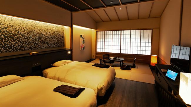 Hakujukan Hotel is described as 