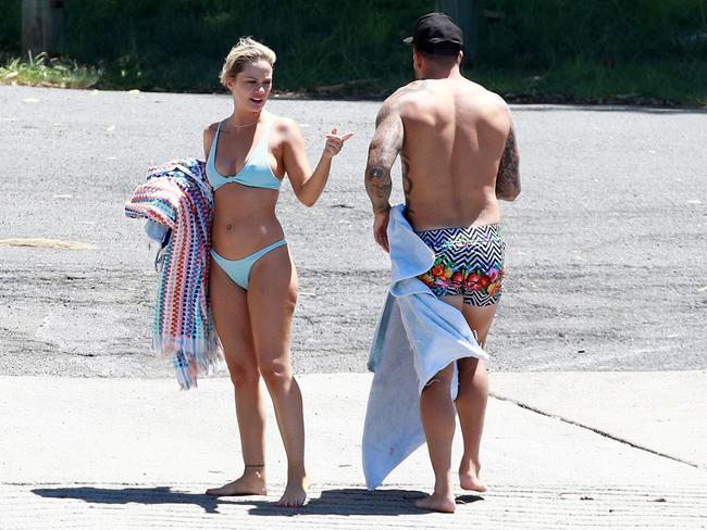 The pair chatted on boat ramp before getting in the water. Picture: Diimex 