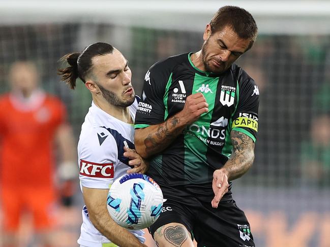 MELBOURNE, AUSTRALIA - MAY 17: Joshua Risdon of Western United is challenged by Nick D'Agostino of the Victory during the A-League Mens Semi Final match between Western United and Melbourne Victory at AAMI Park, on May 17, 2022, in Melbourne, Australia. (Photo by Robert Cianflone/Getty Images)