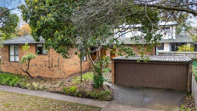 2 Laurel Grove Nth, Blackburn sold at its auction.