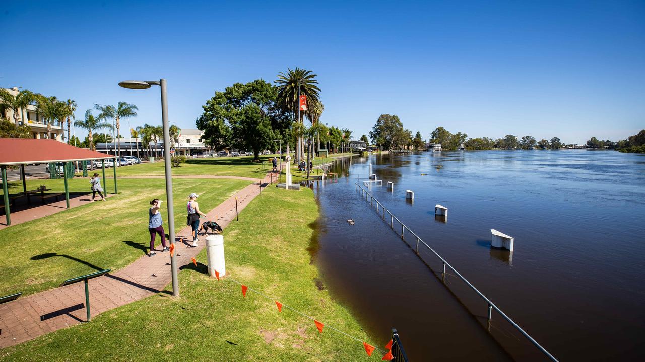 Murray Floods: Stunning Photos Show River’s Relentless Rise As Renmark ...