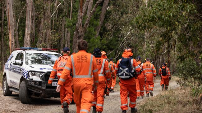 SES personnel search the Woowookarung Regional Park in Ballarat. Picture: NCA NewsWire / Diego Fedele