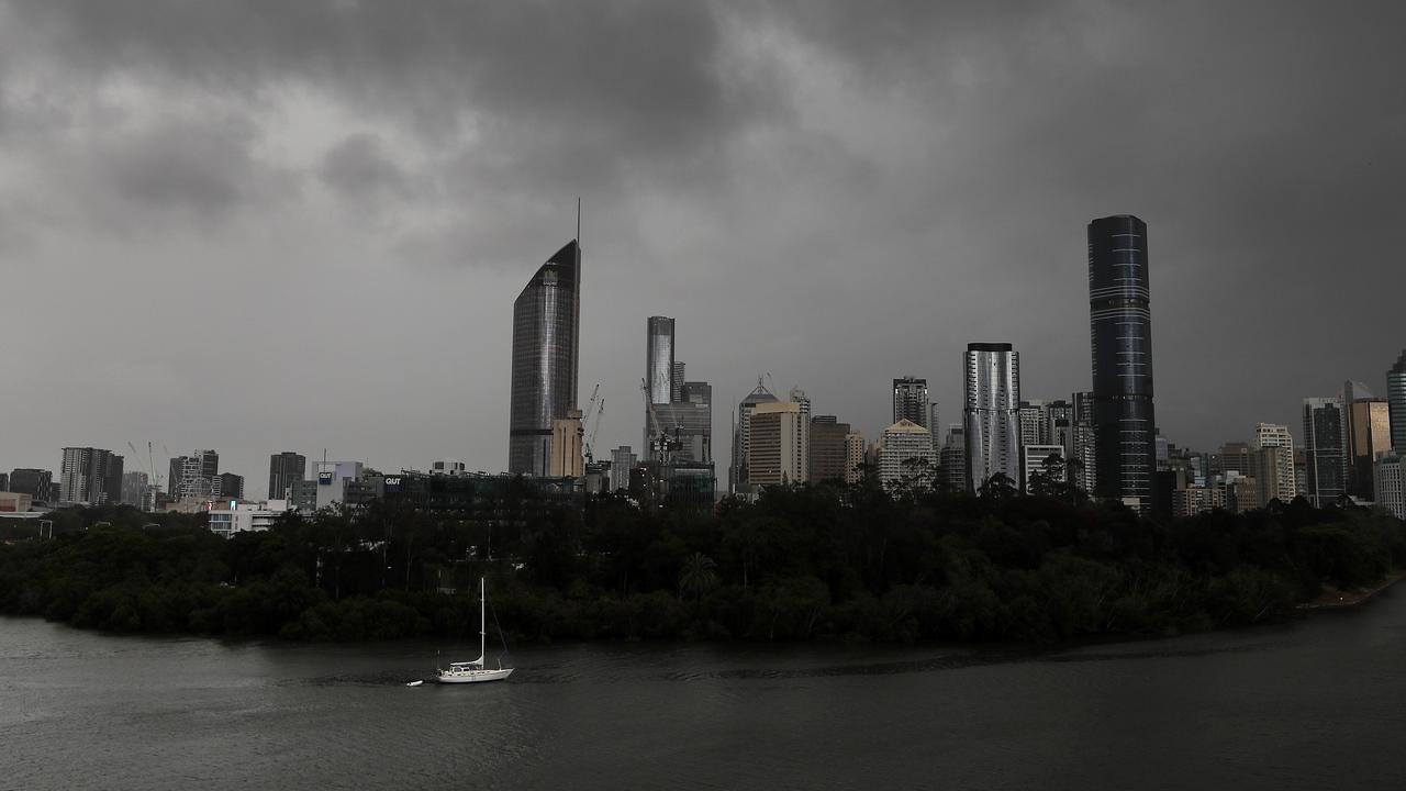 Heavy rain pictured rolling through Brisbane, 30th September 2021. (Image/Josh Woning)