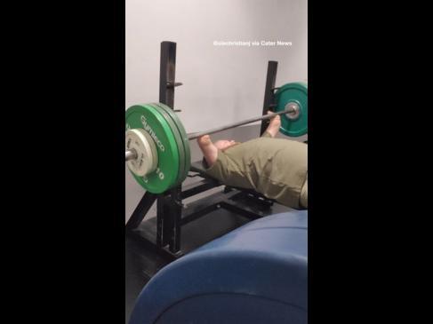 Gym enthusiast does his workout with no hands