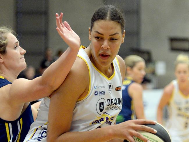 Liz Cambage is in hot form. Picture: Jeremy Piper