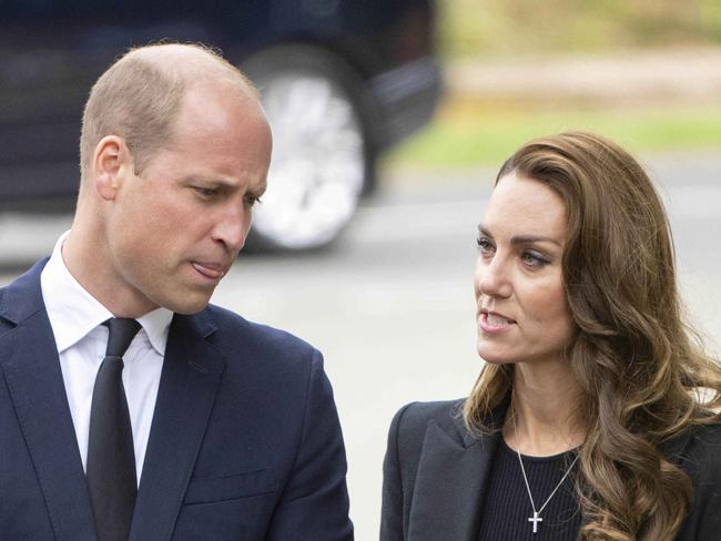 Prince William, Prince of Wales and Catherine, Princess of Wales visit tributes left at SandringhamFeaturing: Catherine, Princess of Wales, Kate, Prince William, Prince of WalesWhere: Sandringham, Norfolk, United KingdomWhen: 15 Sep 2022Credit: Cover Images